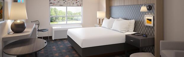 Holiday Inn & Suites Sioux Falls - Airport by IHG