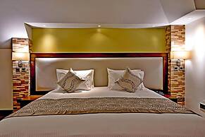 Magna Hotel and Suites