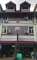 Nawaporn Place Guesthouse