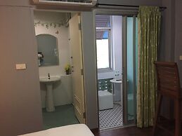 Nawaporn Place Guesthouse