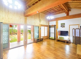 Suncheon Moonlight Love Hanok Pension