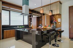 Mentari Hill View 7BR Villa with a Private Pool