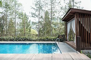 Mentari Hill View 7BR Villa with a Private Pool