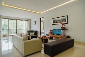 Mentari Hill View 7BR Villa with a Private Pool