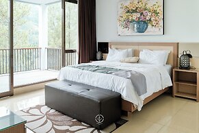 Mentari Hill View 7BR Villa with a Private Pool