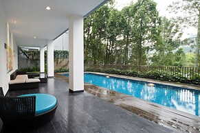 Mentari Hill View 7BR Villa with a Private Pool