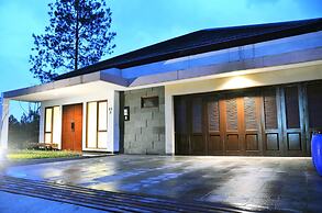 Mentari Hill View 7BR Villa with a Private Pool