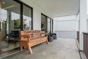 Mentari Hill View 7BR Villa with a Private Pool