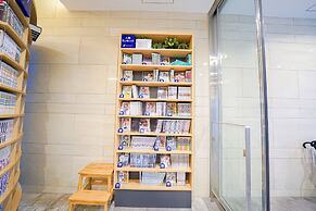 Quintessa Hotel Tokyo Haneda Comic & Books