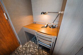 Quintessa Hotel Tokyo Haneda Comic & Books