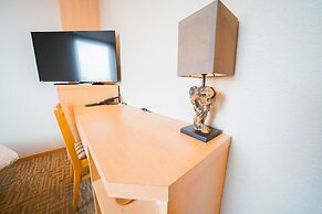 Quintessa Hotel Tokyo Haneda Comic & Books