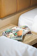 Quintessa Hotel Tokyo Haneda Comic & Books