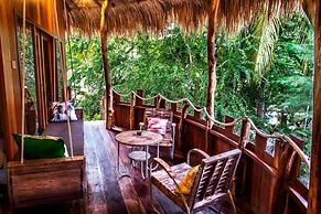 Gili Treehouses
