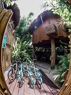 Gili Treehouses