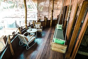 Gili Treehouses