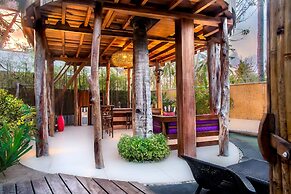 Gili Treehouses