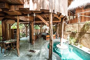 Gili Treehouses