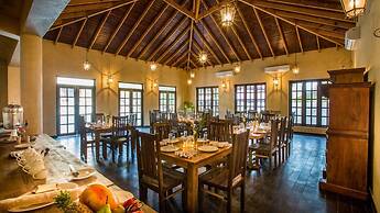 Amritara Aura Resort & Spa