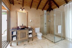 Aura Resort & Spa