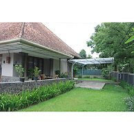 De Riau Cottage by HouseinBandung