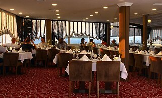 Perama Hotel