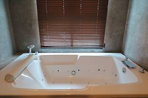 V20boutique Jacuzzi Hotel