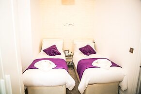 Flat 2, Falcondale House 5 South Cliff