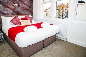 Flat 2, Falcondale House 5 South Cliff