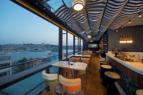 Momento Golden Horn Hotel