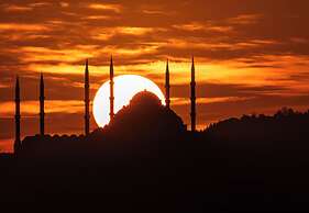 Momento Golden Horn Hotel