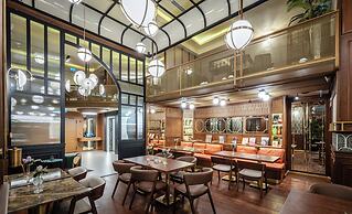 Momento Golden Horn Hotel