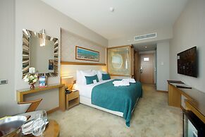 Momento Golden Horn Hotel