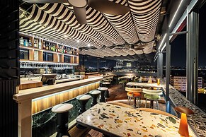 Momento Golden Horn Hotel