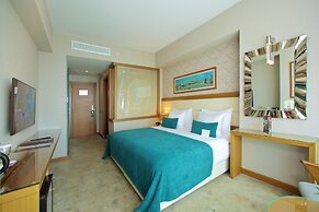 Momento Golden Horn Hotel