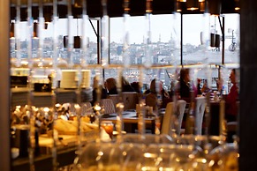 Momento Golden Horn Hotel