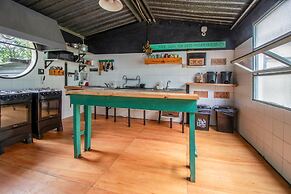 Mundaka Hostel y Bar - Adults Only