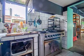 Mundaka Hostel y Bar - Adults Only