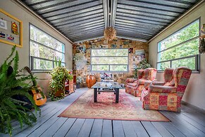 Mundaka Hostel y Bar - Adults Only