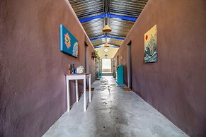 Mundaka Hostel y Bar - Adults Only