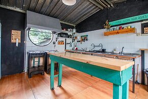 Mundaka Hostel y Bar - Adults Only