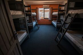 Mundaka Hostel y Bar - Adults Only