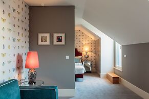 Dear Lisbon - Gallery House