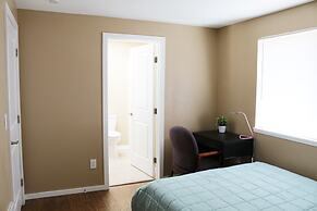 Quiet Clean and Comfortable Room