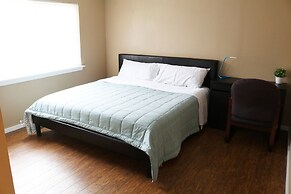 Quiet Clean and Comfortable Room