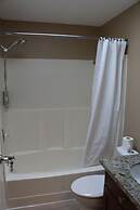 Quiet Clean and Comfortable Room