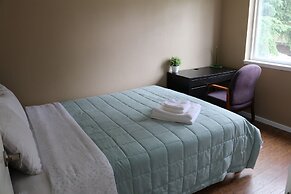 Quiet Clean and Comfortable Room