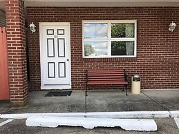 Colonial Hotel-Motel