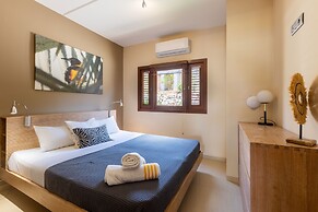 Spanish Water Apartments