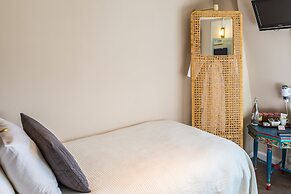 The Henry Guest House