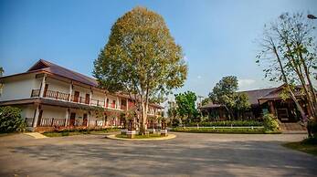 Nan Green Lake View Resort